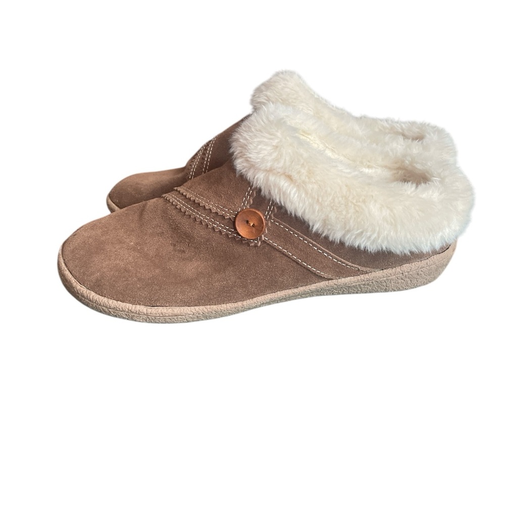 Clarks Tan and White Slippers with Plush Lining